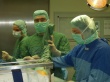 Доктор Йозеф  Фитцек проф. MSD кафедра ортопедии Боннского университета справа, я ассистирую и учусь.